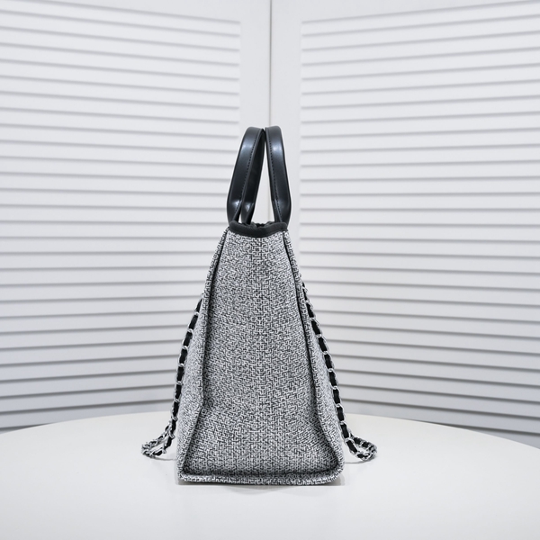 シャネルバッグ背面デザイン